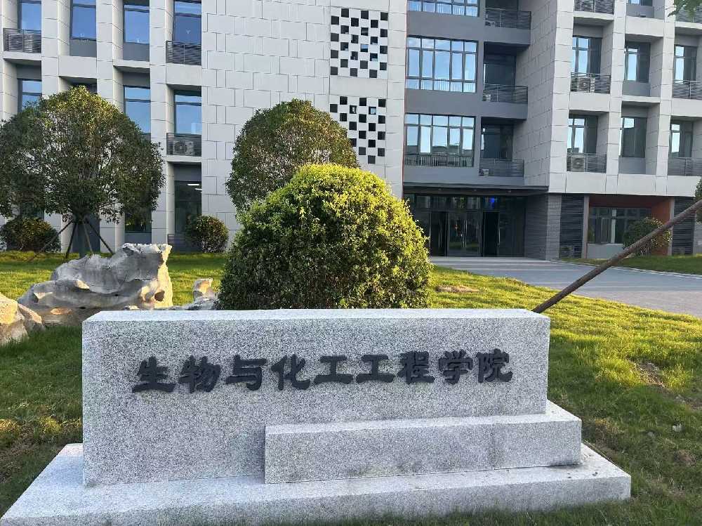 玉树市扬州职业大学体育场高杆灯项目